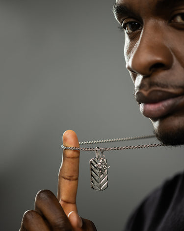 Shadow Arrow Zilverkleurig Ketting, handgemaakte sieraden voor heren met luxe uitstraling en premium kwaliteit.