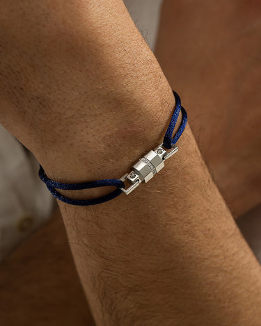 Midnight Lock Donkerblauw Armband Zilverkleurig. Handgemaakte sieraden, luxe heren sieraden, premium kwaliteit sieraden, exclusieve sieraden mannen.